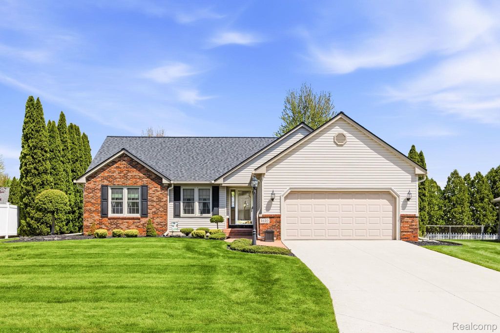 1620 S Delano Street, St. Clair, MI 48079