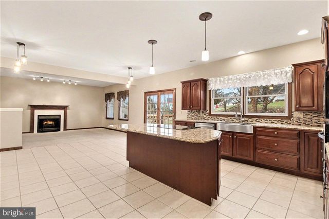 506 FRANCIS DR, Mechanicsburg, PA 17050