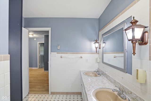 826 Yorkshire Road, Anderson, IN 46012