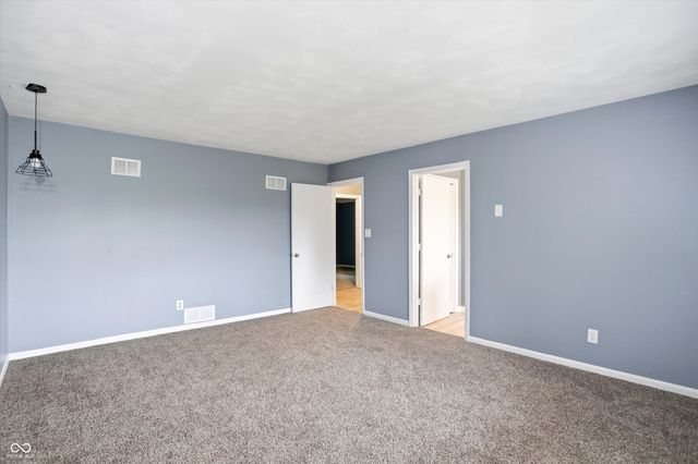 826 Yorkshire Road, Anderson, IN 46012