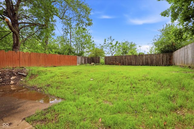 826 Yorkshire Road, Anderson, IN 46012