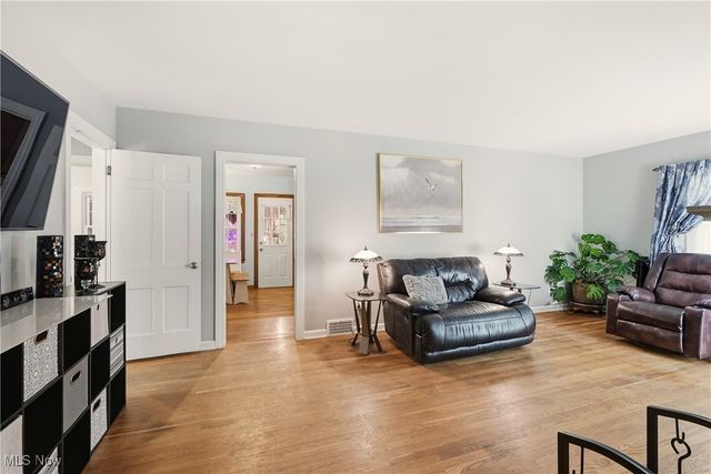 2236 17th Street, Cuyahoga Falls, OH 44223