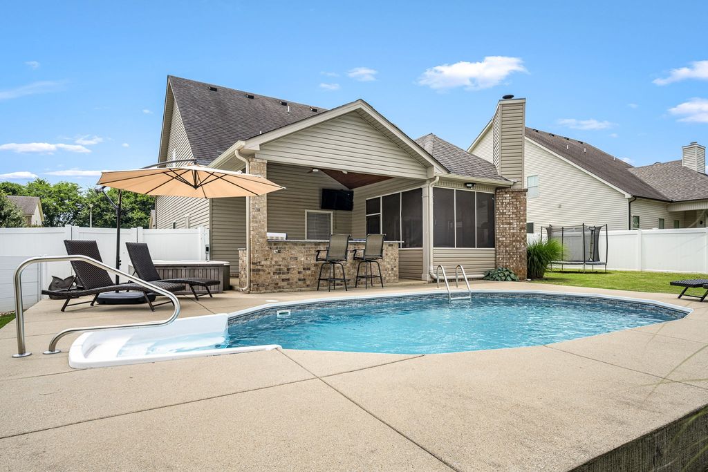 4318 Roxburghe Ct, Murfreesboro, TN 37128