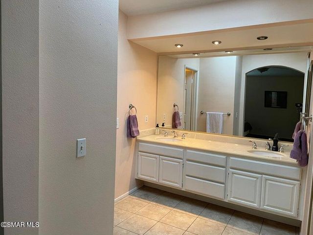 2432 Rikkard Drive, Thousand Oaks, CA 91362