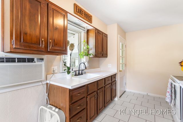 1709 Sheldon Road, Grand Haven, MI 49417