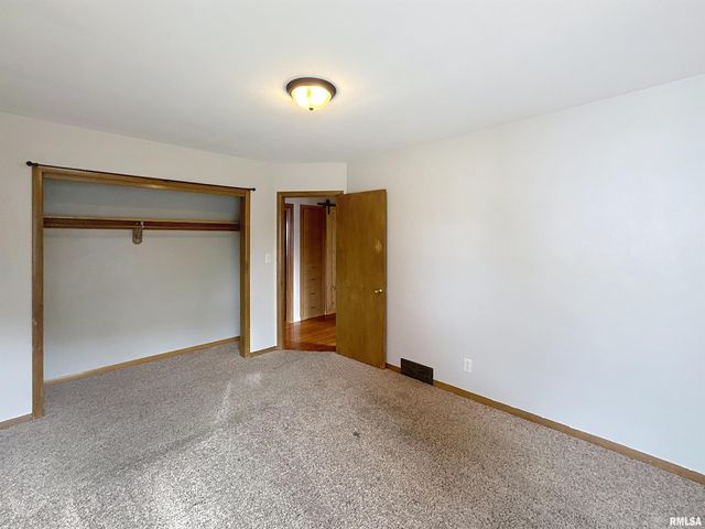 3855 26TH Avenue, Rock Island, IL 61201