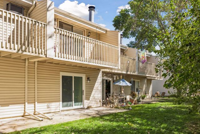 17587 Pond Circle, Eden Prairie, MN 55346