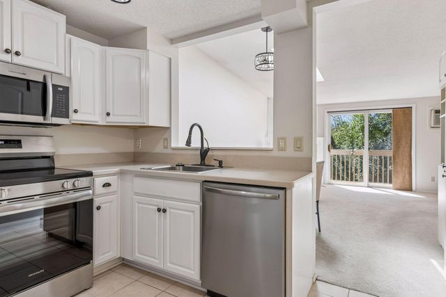 17587 Pond Circle, Eden Prairie, MN 55346
