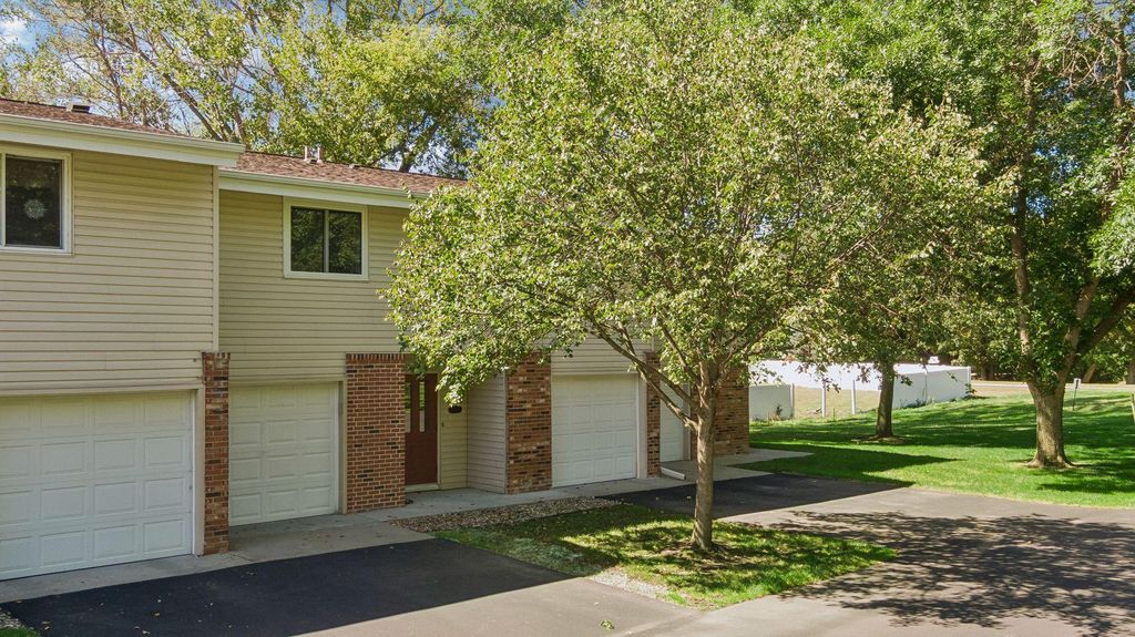 17587 Pond Circle, Eden Prairie, MN 55346