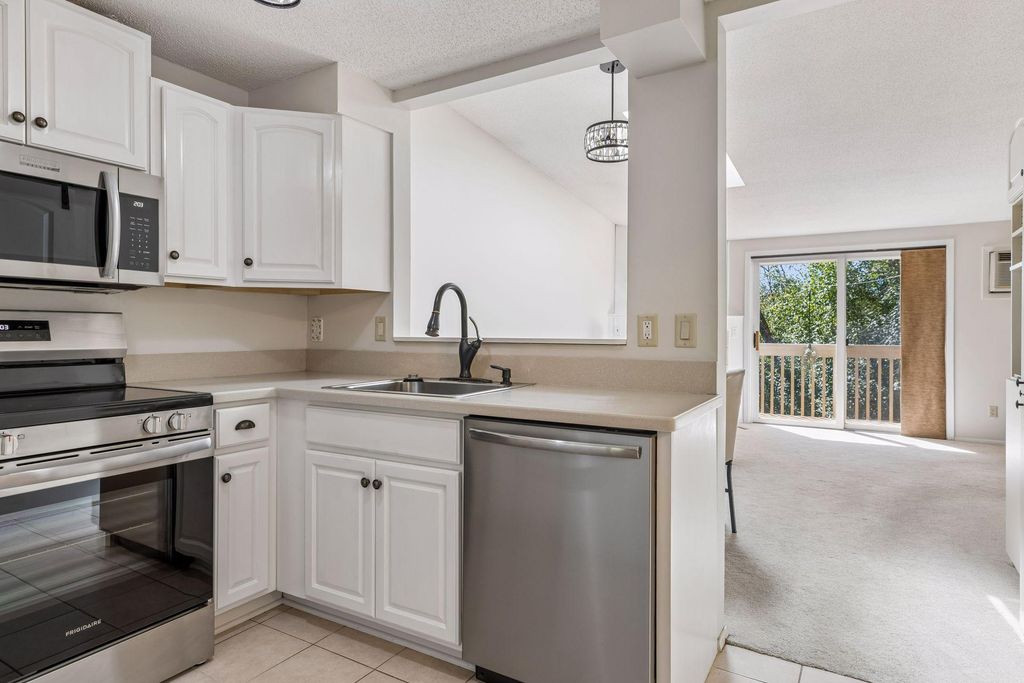 17587 Pond Circle, Eden Prairie, MN 55346 — photo 5