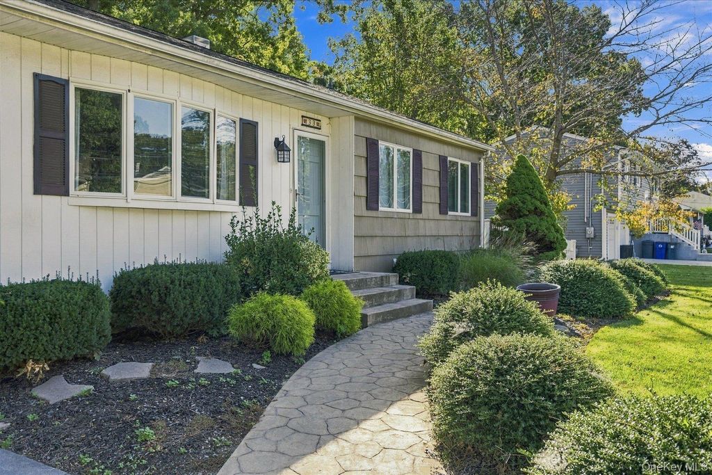 33 Shenandoah Boulevard, Port Jefferson, NY 11776 — photo 3