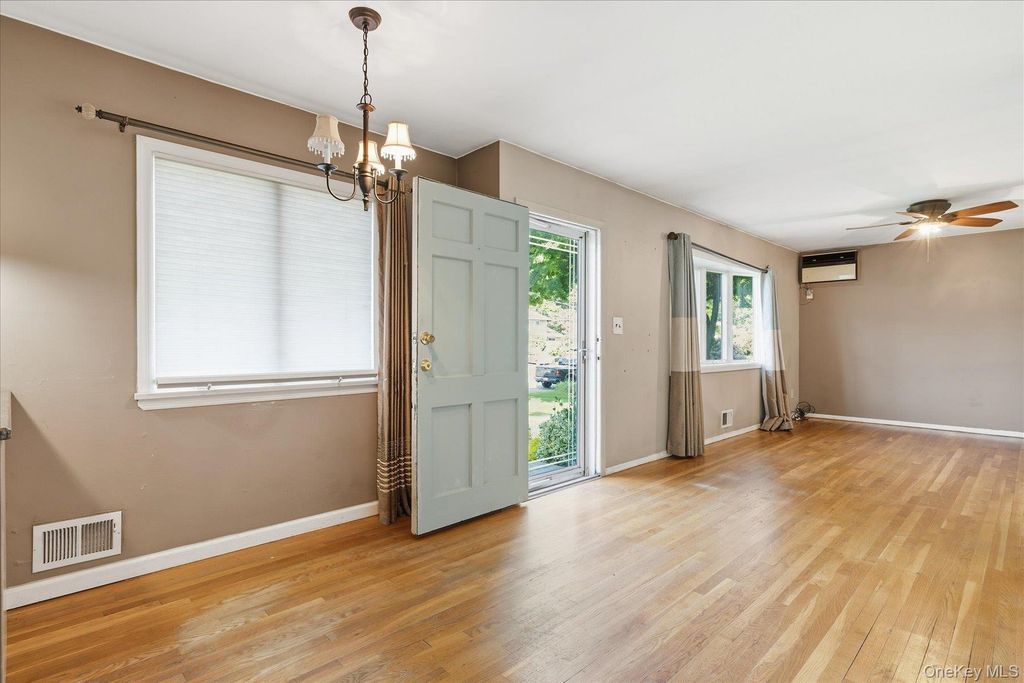 33 Shenandoah Boulevard, Port Jefferson, NY 11776 — photo 4