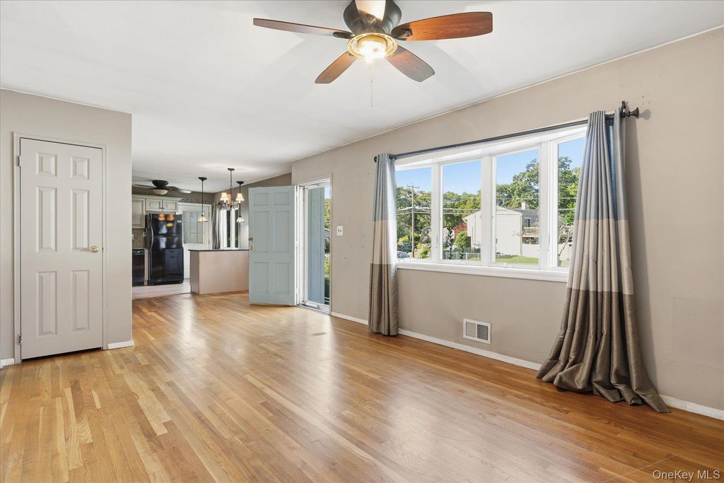 33 Shenandoah Boulevard, Port Jefferson, NY 11776 — photo 5