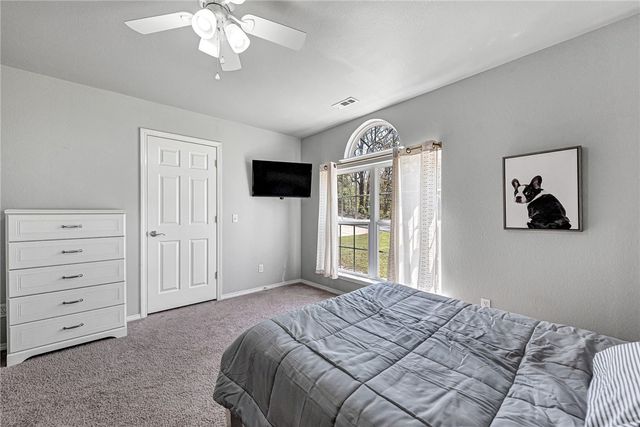 10 W Crook Lane, Bella Vista, AR 72714