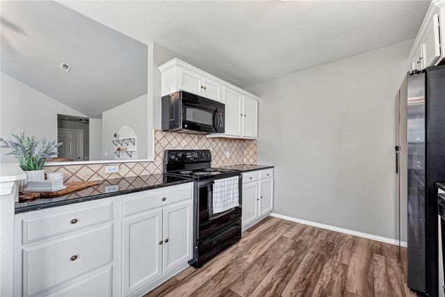 10 W Crook Lane, Bella Vista, AR 72714
