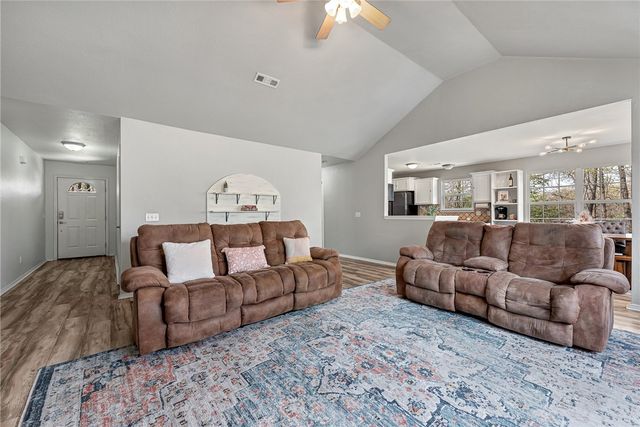 10 W Crook Lane, Bella Vista, AR 72714