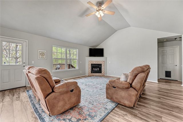 10 W Crook Lane, Bella Vista, AR 72714