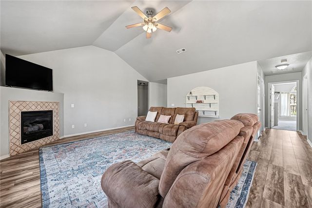 10 W Crook Lane, Bella Vista, AR 72714