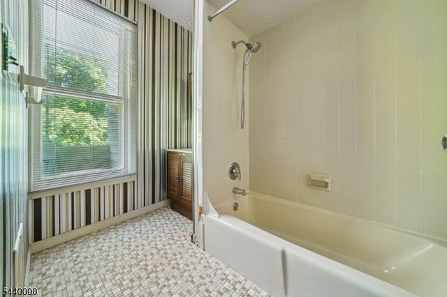 279 Scotland Rd, South Orange Village Twp., NJ 07079