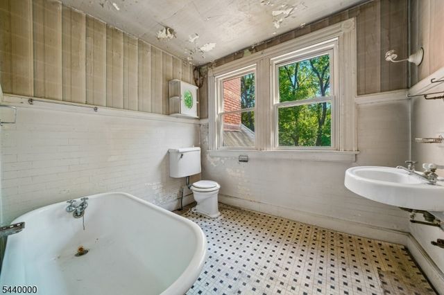 279 Scotland Rd, South Orange Village Twp., NJ 07079