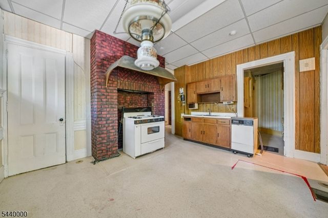 279 Scotland Rd, South Orange Village Twp., NJ 07079