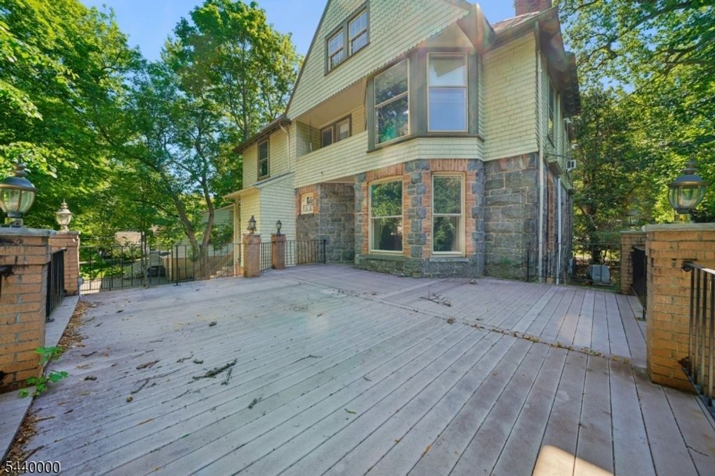 279 Scotland Rd, South Orange Village Twp., NJ 07079