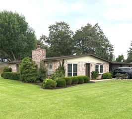 103 Greenbriar Drive, Wharton, TX 77488