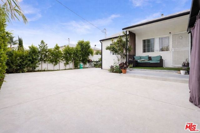 10554 Lanark Street, Sun Valley, CA 91352