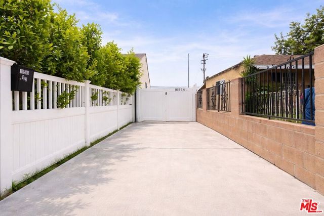 10554 Lanark Street, Sun Valley, CA 91352