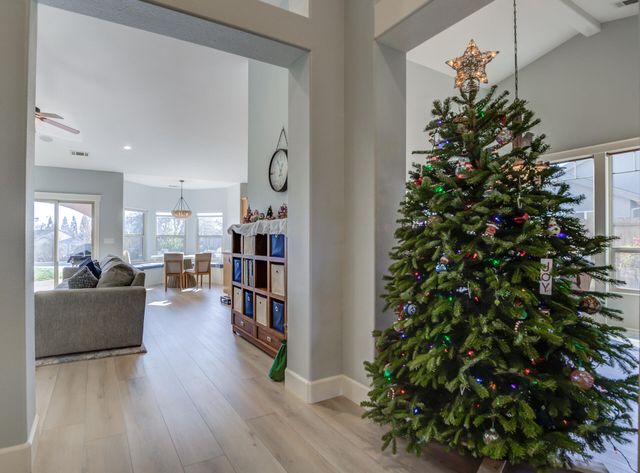 4105 Winter Green Court, Redding, CA 96001