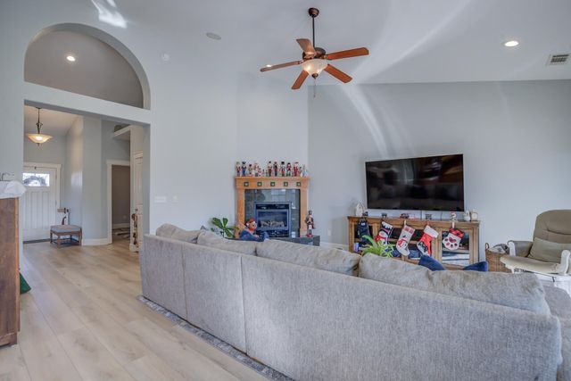 4105 Winter Green Court, Redding, CA 96001