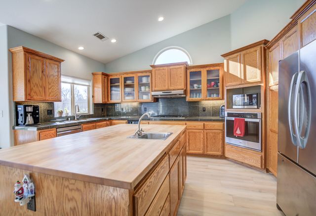 4105 Winter Green Court, Redding, CA 96001