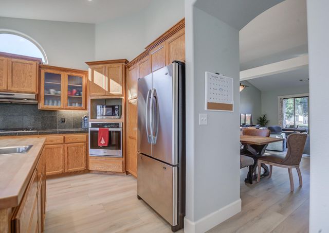 4105 Winter Green Court, Redding, CA 96001