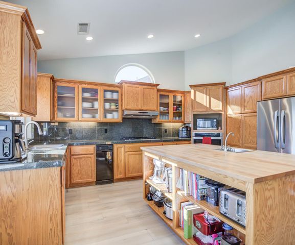 4105 Winter Green Court, Redding, CA 96001