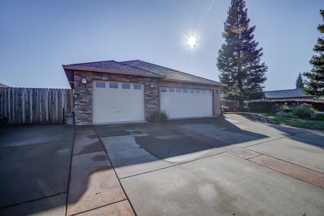 4105 Winter Green Court, Redding, CA 96001