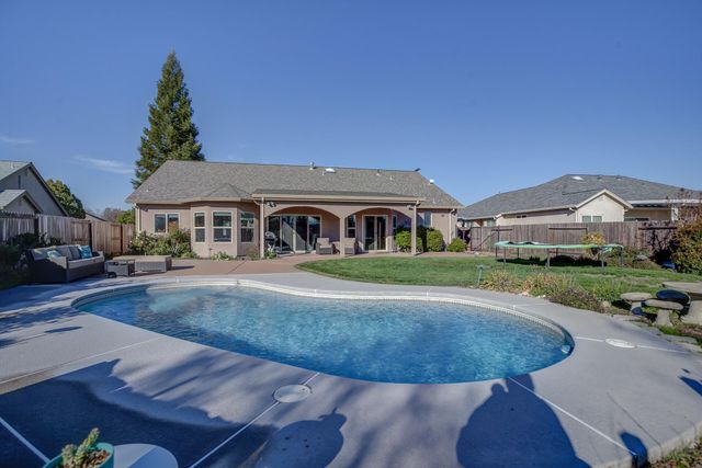 4105 Winter Green Court, Redding, CA 96001