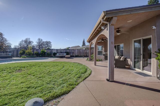 4105 Winter Green Court, Redding, CA 96001