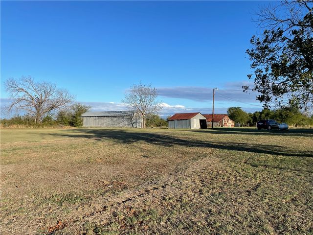 346 CR 352, Rosebud, TX 76661