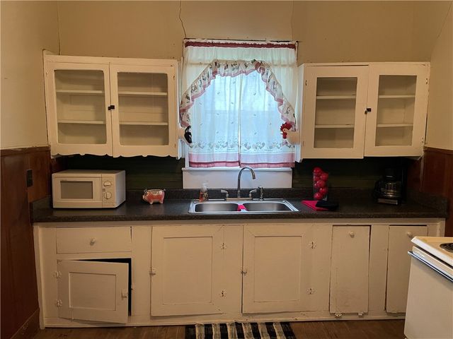 346 CR 352, Rosebud, TX 76661