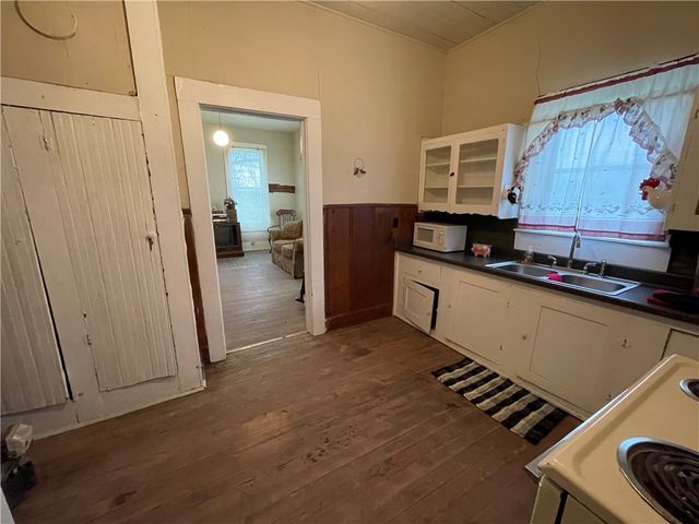 346 CR 352, Rosebud, TX 76661