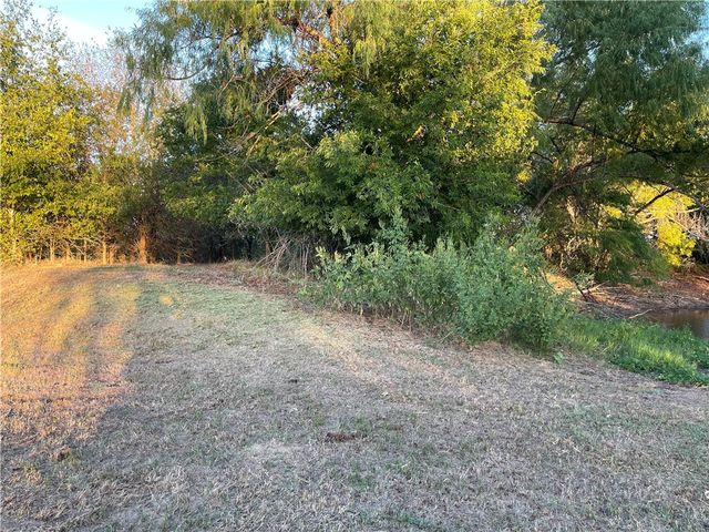 346 CR 352, Rosebud, TX 76661