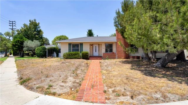10207 Camarillo Street, Toluca Lake, CA 91602