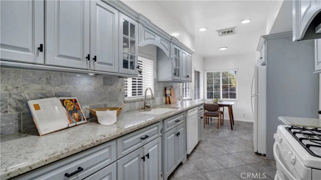 10207 Camarillo Street, Toluca Lake, CA 91602