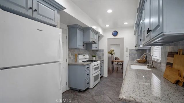 10207 Camarillo Street, Toluca Lake, CA 91602