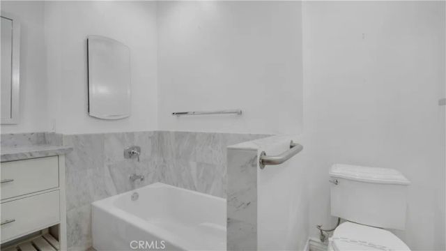 10207 Camarillo Street, Toluca Lake, CA 91602