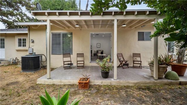 10207 Camarillo Street, Toluca Lake, CA 91602