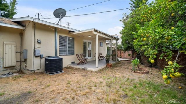 10207 Camarillo Street, Toluca Lake, CA 91602