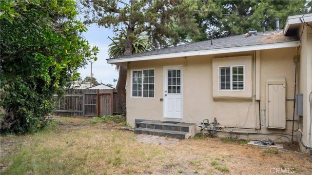 10207 Camarillo Street, Toluca Lake, CA 91602