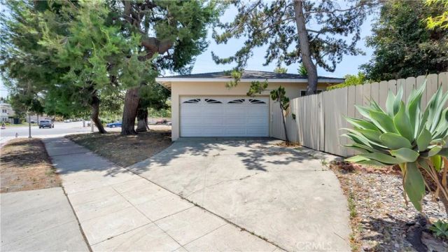10207 Camarillo Street, Toluca Lake, CA 91602