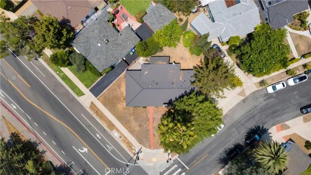 10207 Camarillo Street, Toluca Lake, CA 91602